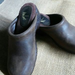 White Mountain clogs